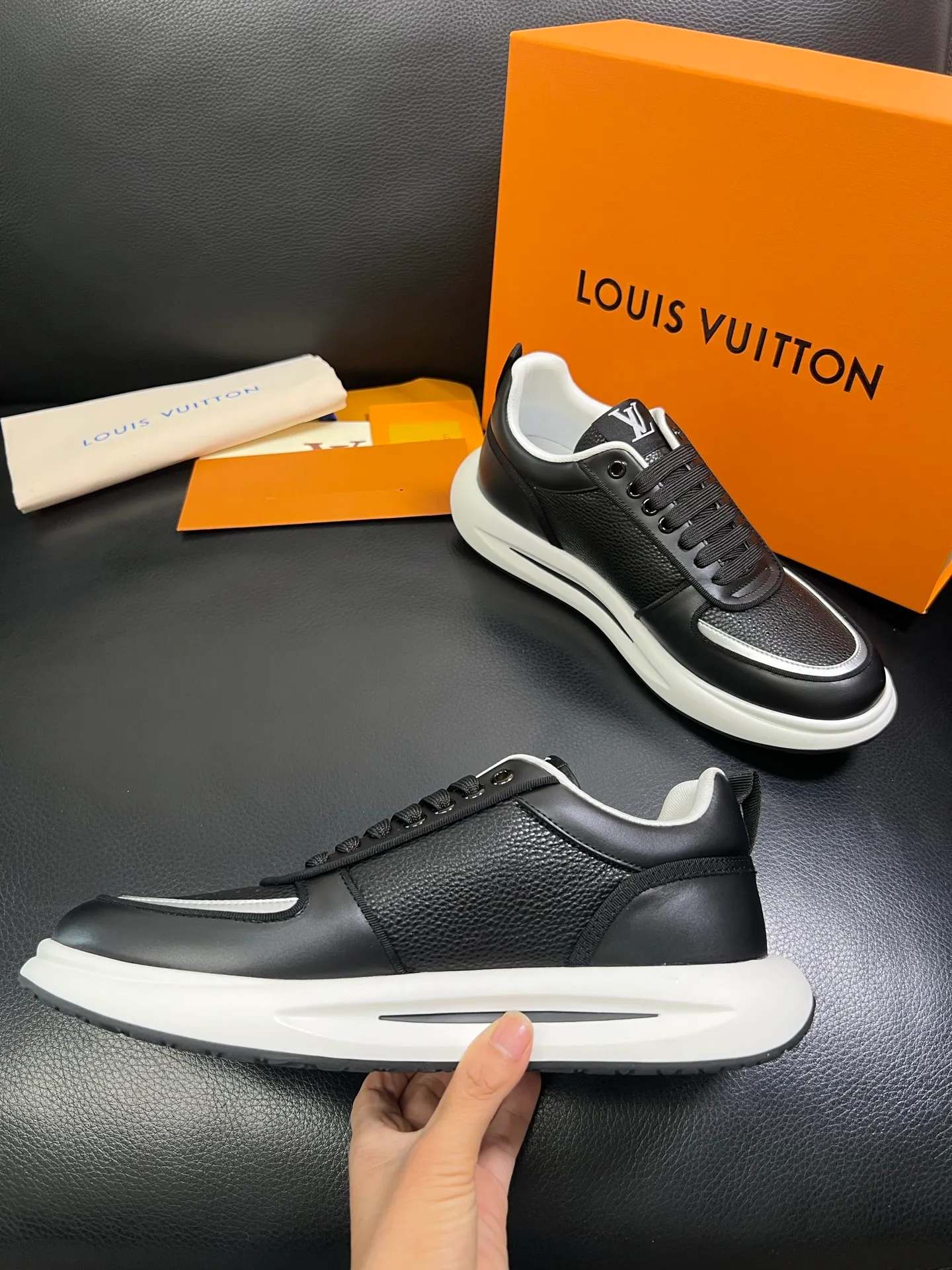 Men's shoes💰800 Lv 🔍Top purchasing agent🇮🇹 Louis Vuitton, the sports sneaker counter is synchronized, the uppers are imported from Italy, high-quality splicing colorful and complex crafts, the imported mesh padding is soft and comfortable, soles: original soles specially provided by the original factory, T men's men's shoes 💰U exclusive movable molded soles are super comfortable, original factory and single goods, 🔍🔍high quality, you can enter and exit the counter at will, welcome to compare, code number 38-44 (customized 45) 85871